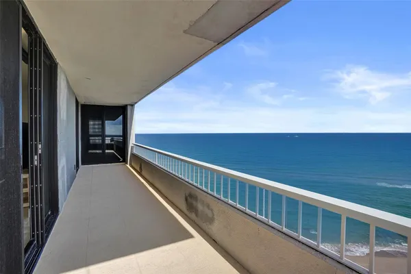 $4,500 | 5510 North Ocean Drive, Unit 15B, Singer Island, FL 33404