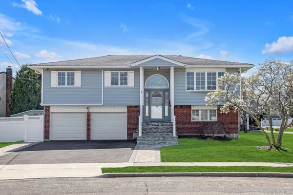 $1,100,000 | 1 Sterling Court, Plainview, NY 11803