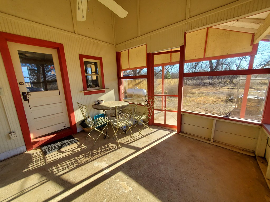 631 Millard Street Mason, TX 76856 - Photo 3 of 16 a room with furniture
