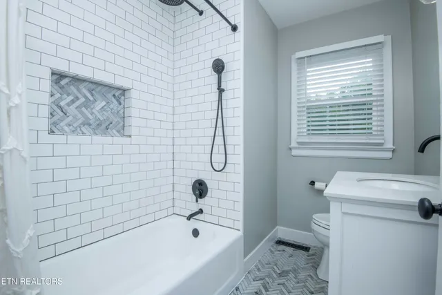 $305,000 | 310 Canterbury Drive, Knoxville, TN 37920