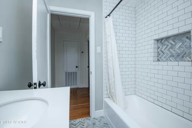 $305,000 | 310 Canterbury Drive, Knoxville, TN 37920