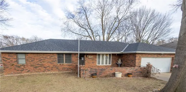 $285,000 | 1615 Wayne Drive, St. Joseph, MO 64506
