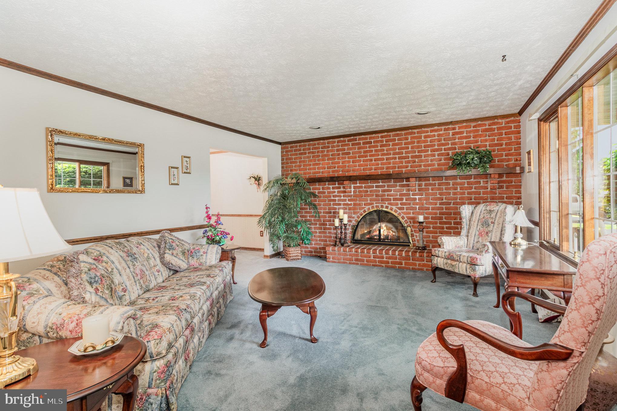 345 Sarhelm Road Harrisburg, PA 17112 - Photo 8 of 33 Living room