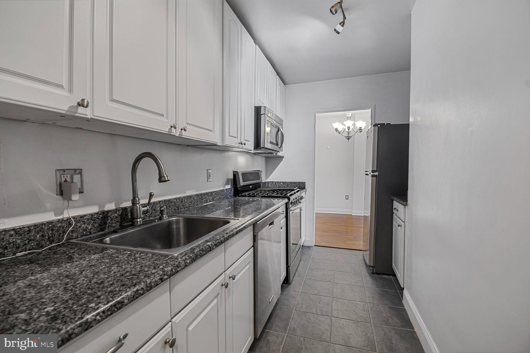 4000 Tunlaw Road Northwest, Unit 419 Washington, DC 20007 - Photo 8 of 27 Kitchen