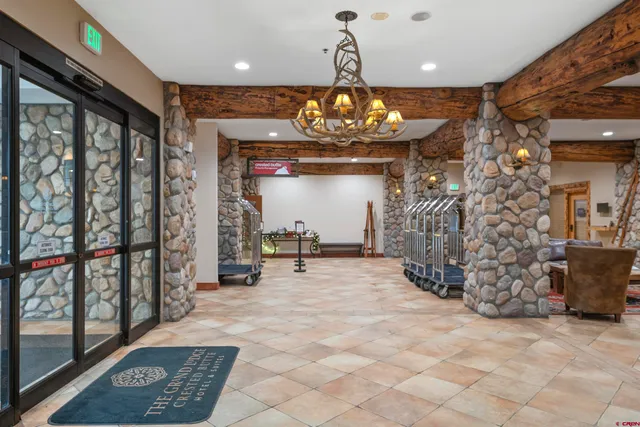 a view of a livingroom with furniture