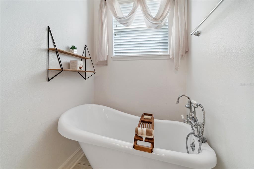 7011 Beargrass Road Harmony, FL 34773 - Photo 13 of 49 Owner's Bath