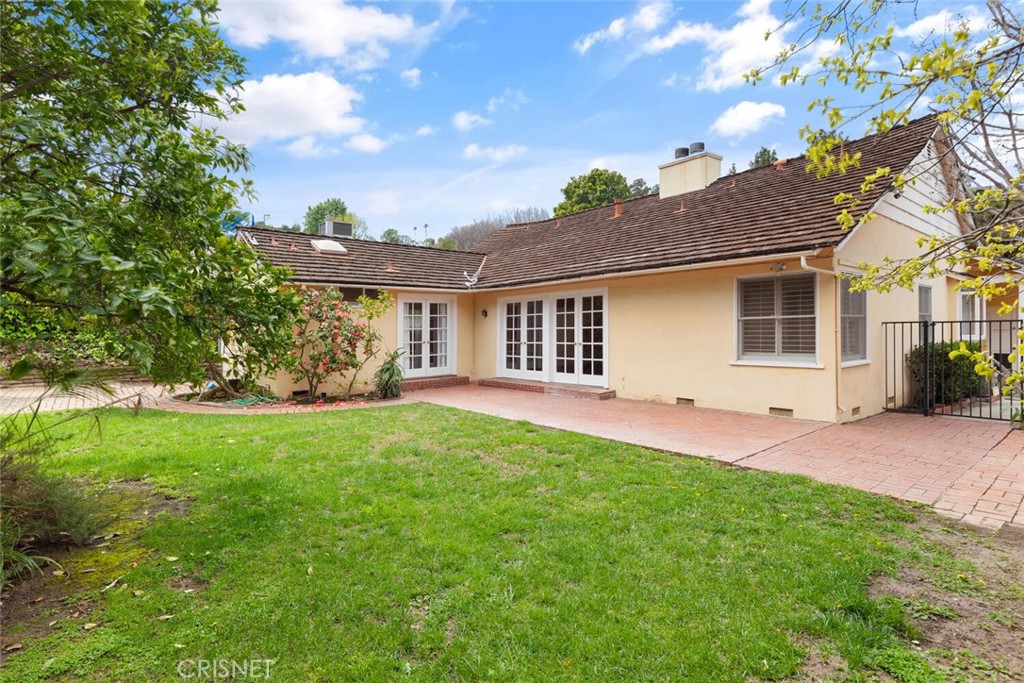 3734 Wrightwood Drive Studio City, CA 91604 - Photo 28 of 28 a front view of house with yard and green space