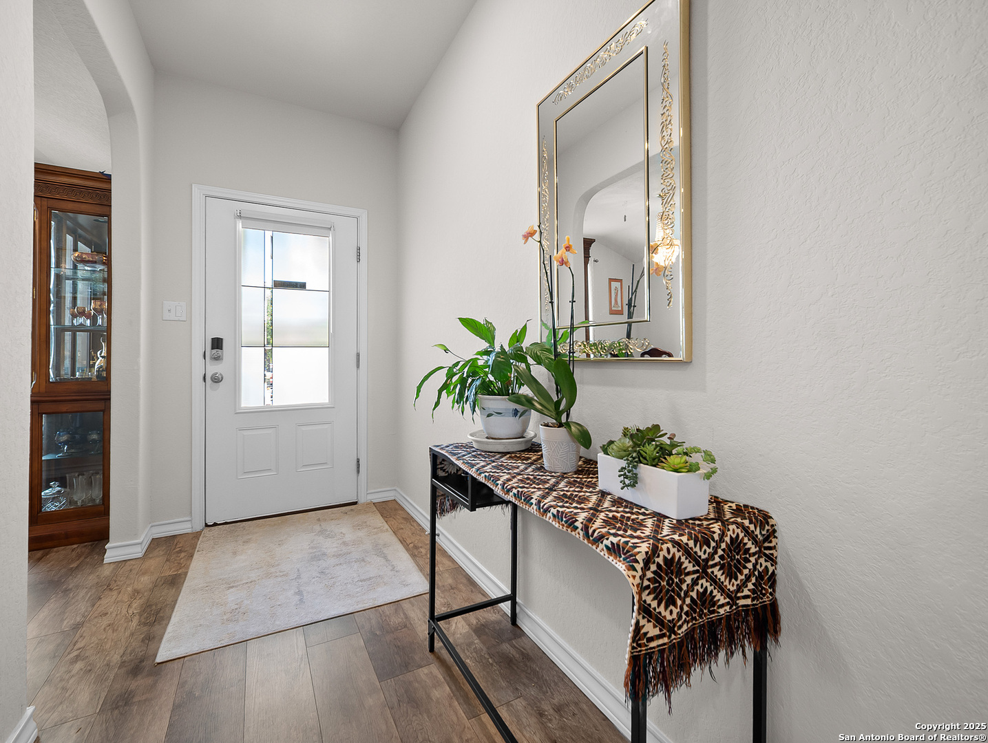 5022 Dancing Gopher San Antonio, TX 78261 - Photo 11 of 36 a dining room with furniture and a potted plant