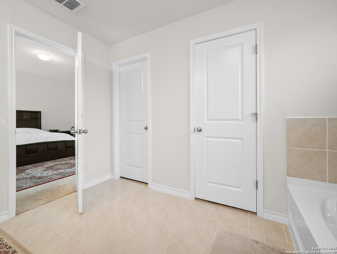 5022 Dancing Gopher San Antonio, TX 78261 - Photo 21 of 36 an empty room with closet