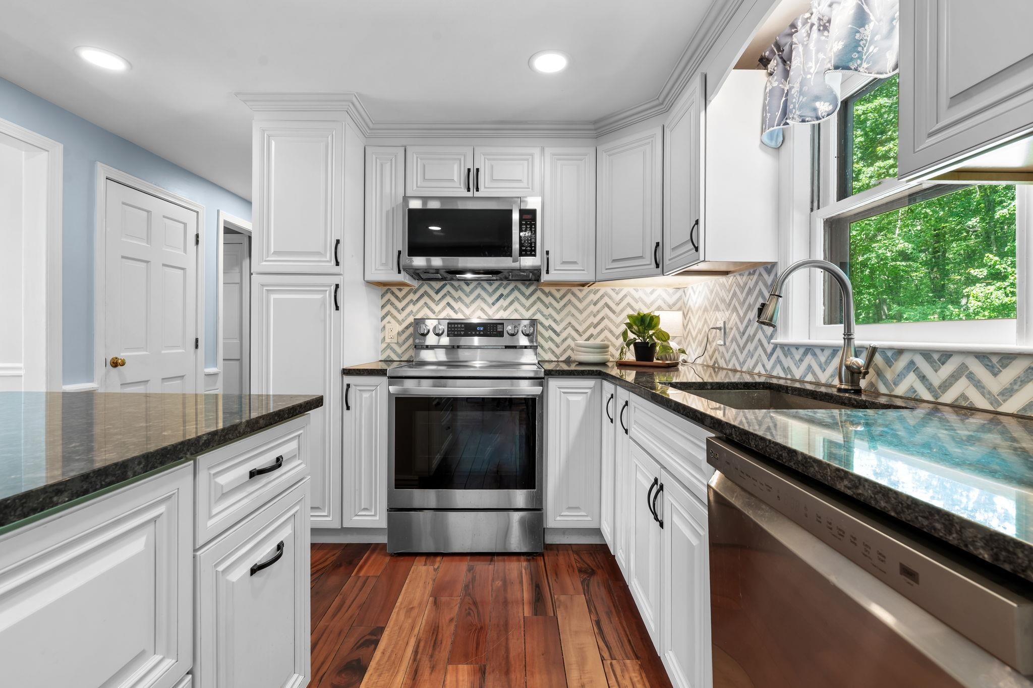 15 Brier Lane Derry, NH 03038 - Photo 2 of 42