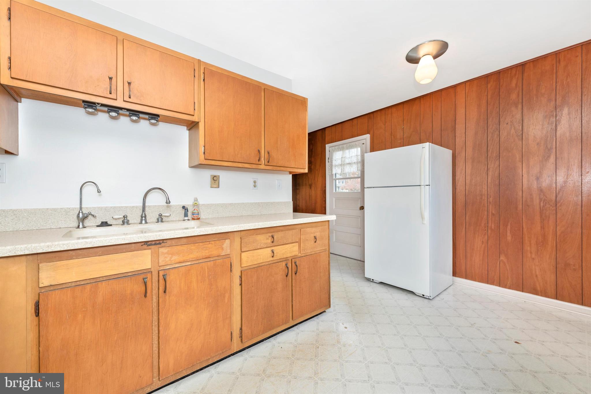 8621 Chestnut Grove Road Frederick, MD 21701 - Photo 9 of 22 Solid surface counters with integrated double sink