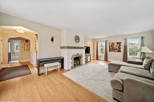 $865,000 | 397 Holly Avenue, Elmhurst, IL 60126