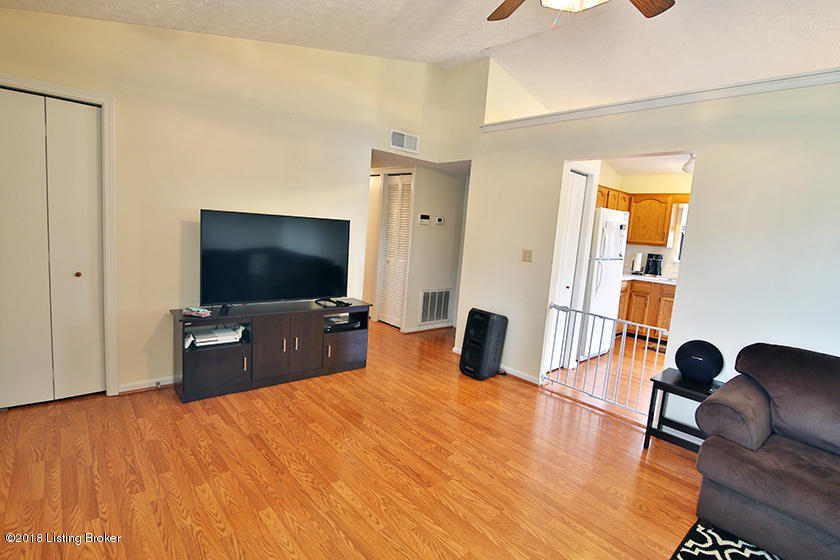 4711 Ridgeway Court Louisville, KY 40229 - Photo 11 of 25 Living Room