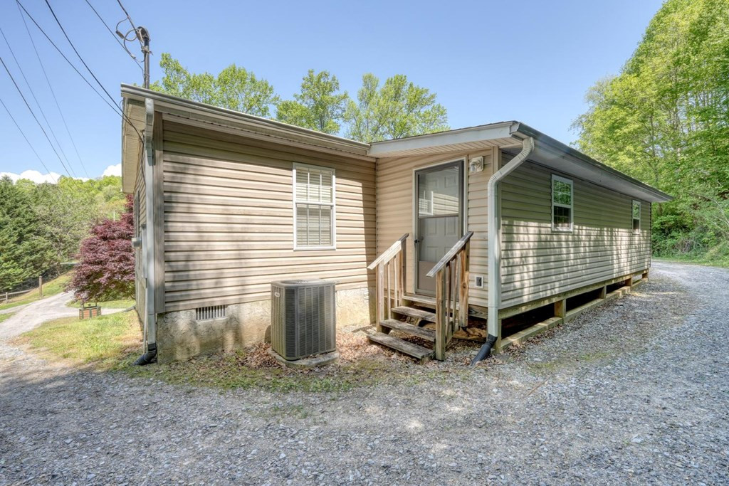 830 Canyon Road Marble, NC 28905 - Photo 17 of 45 Gallery Image 17