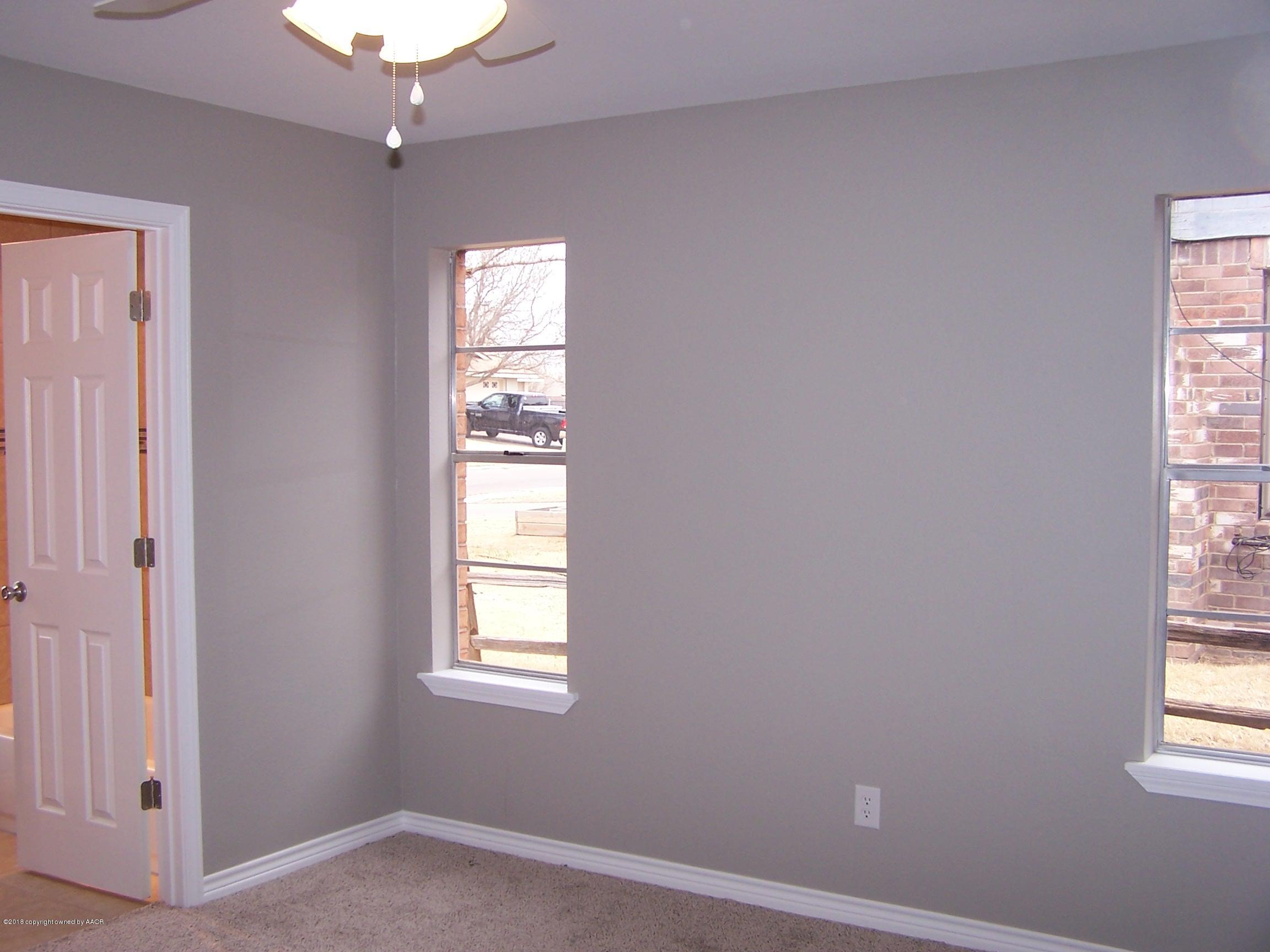 2707 Shadow Court Amarillo, TX 79110 - Photo 7 of 32 an empty room with windows and closet