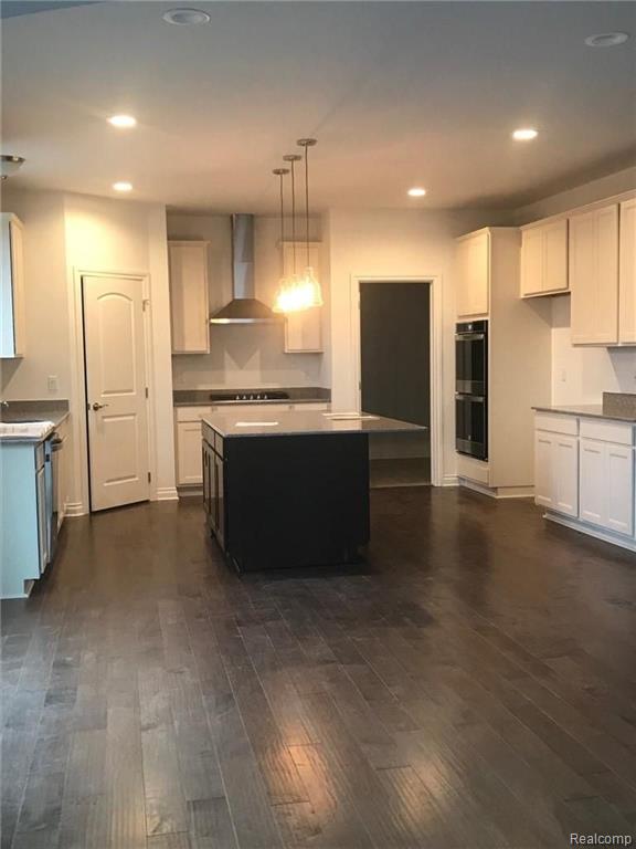845 Balsam Circle Rochester Hills, MI 48307 - Photo 2 of 11