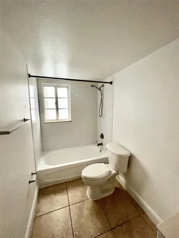 $1,900 | 5221 Geneva Court, Unit 208, Doral, FL 33166