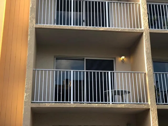 $1,900 | 5221 Geneva Court, Unit 208, Doral, FL 33166