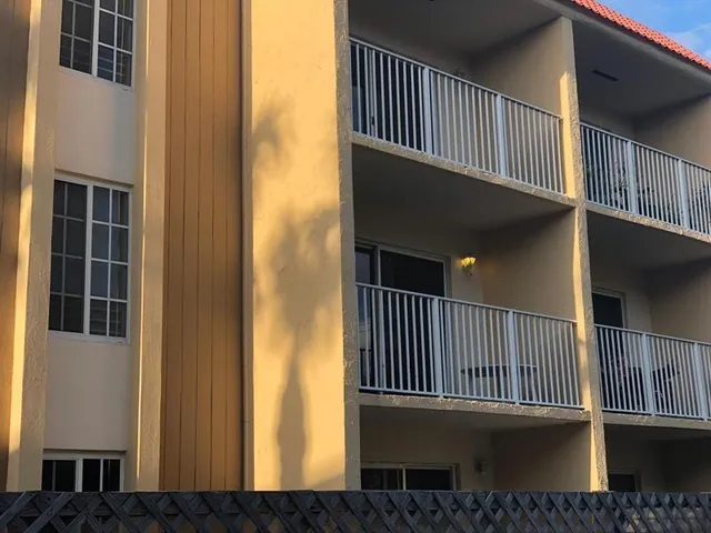 $1,900 | 5221 Geneva Court, Unit 208, Doral, FL 33166