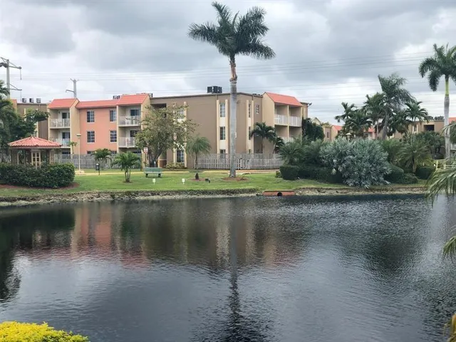 $1,900 | 5221 Geneva Court, Unit 208, Doral, FL 33166