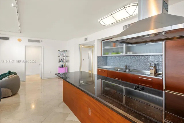 $1,999,000 | 1850 South Ocean Drive, Unit 3301, Hallandale Beach, FL 33009