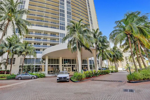 $1,999,000 | 1850 South Ocean Drive, Unit 3301, Hallandale Beach, FL 33009
