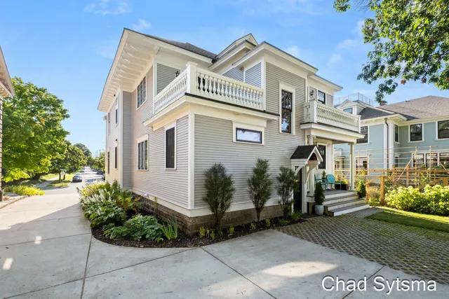 $930,000 | 643 Madison Avenue Southeast, Grand Rapids, MI 49503
