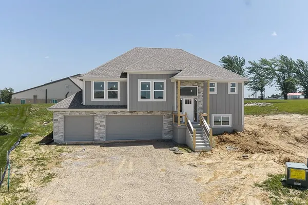 $429,950 | 15580 Sheridan Court, Basehor, KS 66007