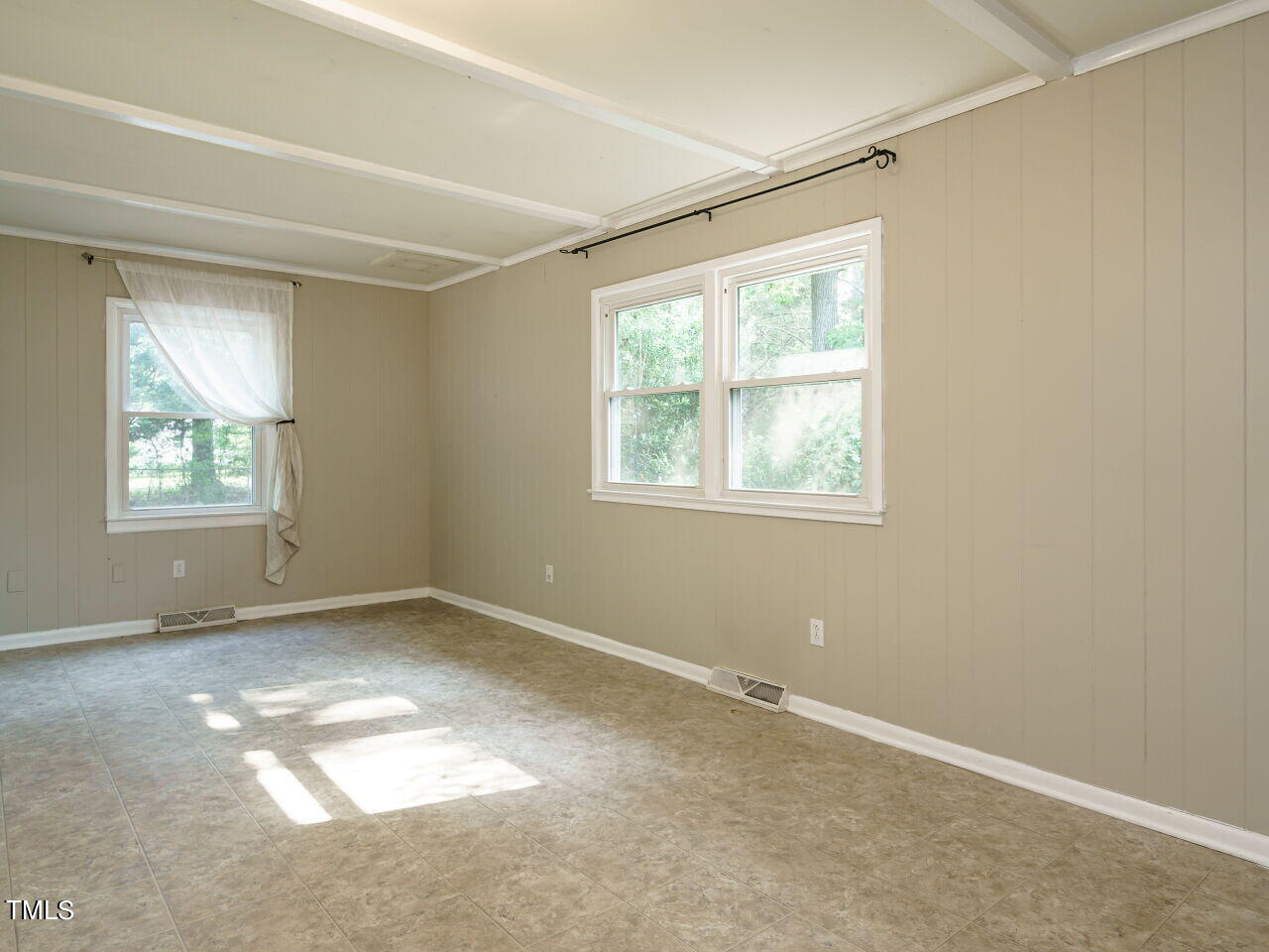 1505 Sedwick Road Durham, NC 27713 - Photo 17 of 30 017-1280x960-family-room