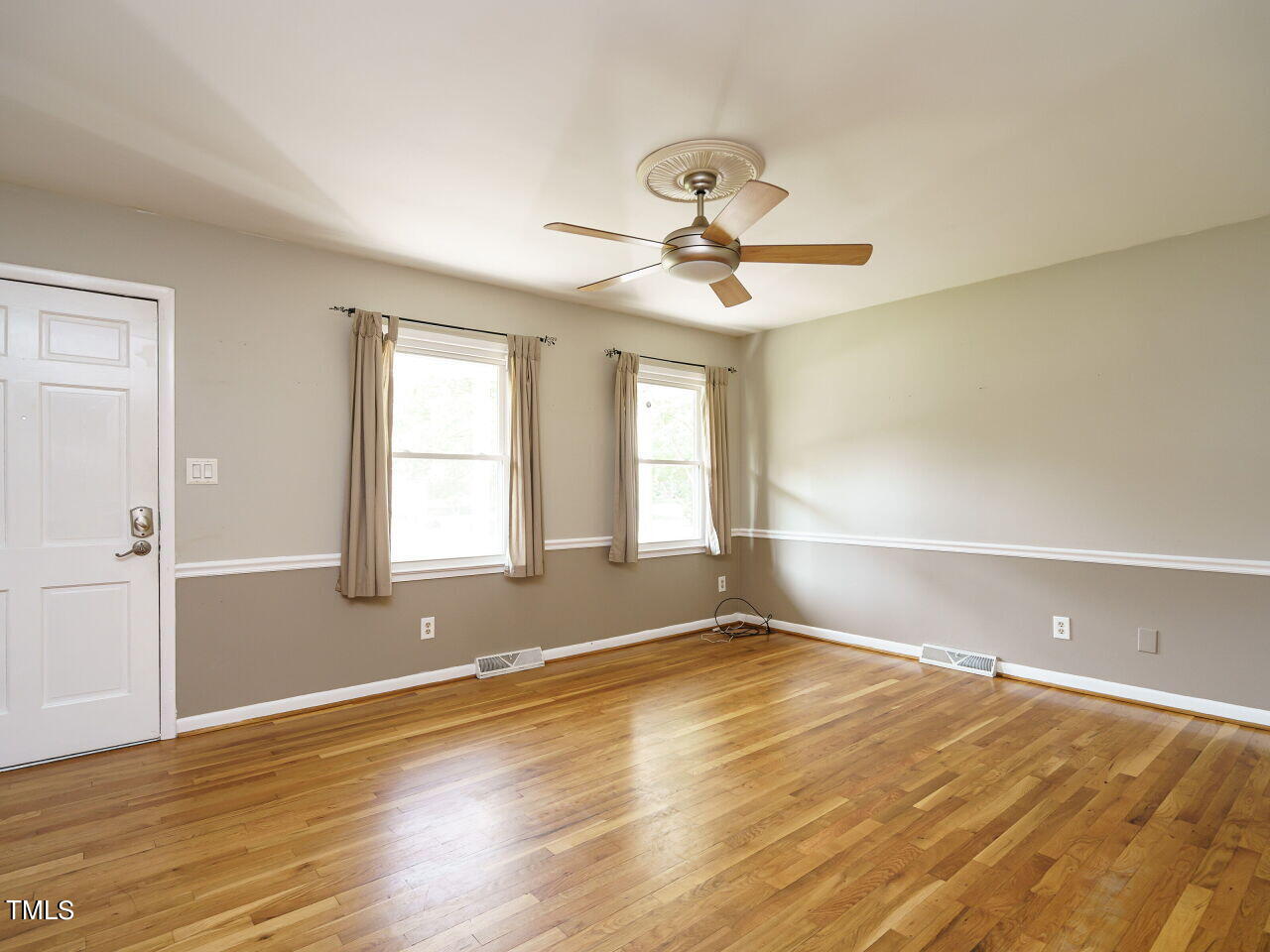 1505 Sedwick Road Durham, NC 27713 - Photo 5 of 30 005-1280x960-living-room