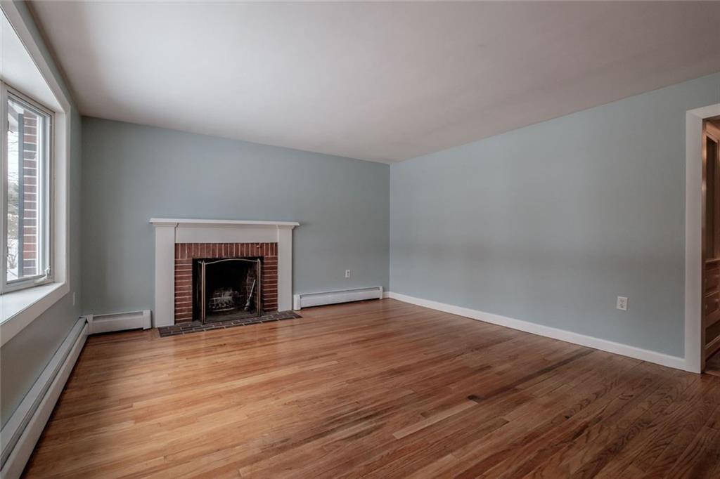 289 Greely Road Cumberland Center, ME 04021 - Photo 10 of 20 Living room