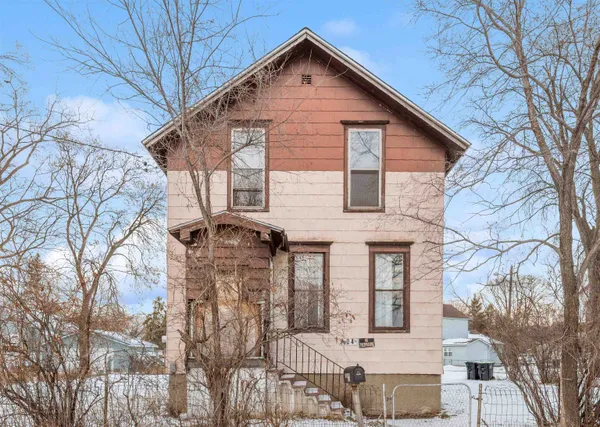 $89,900 | 300 4th Avenue, Menominee, MI 49858