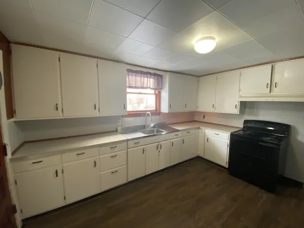 $89,900 | 300 4th Avenue, Menominee, MI 49858