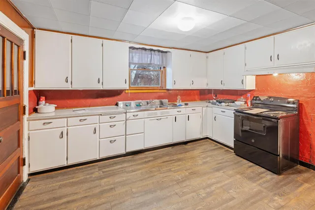 $89,900 | 300 4th Avenue, Menominee, MI 49858