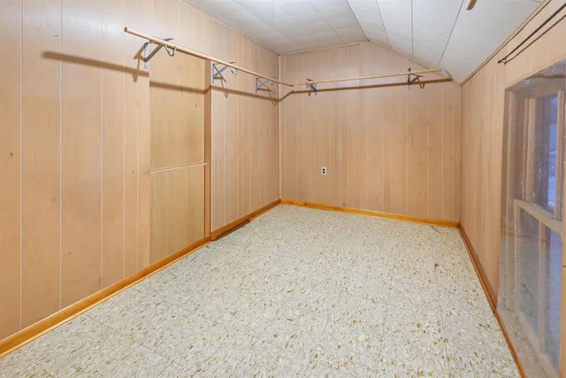 $89,900 | 300 4th Avenue, Menominee, MI 49858