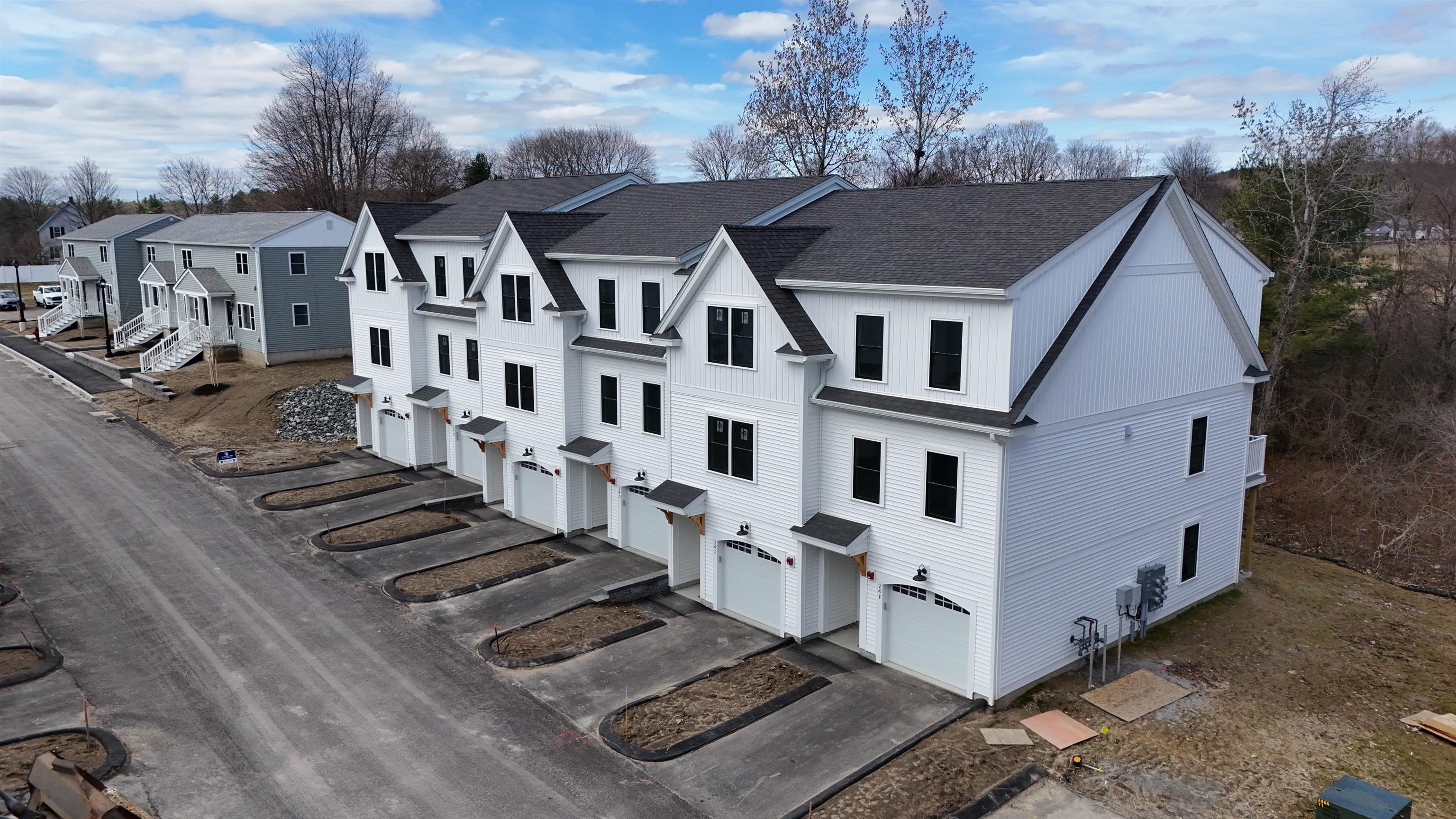 24 East Birdie Grove, Unit B Rochester, NH 03839 - Photo 4 of 40
