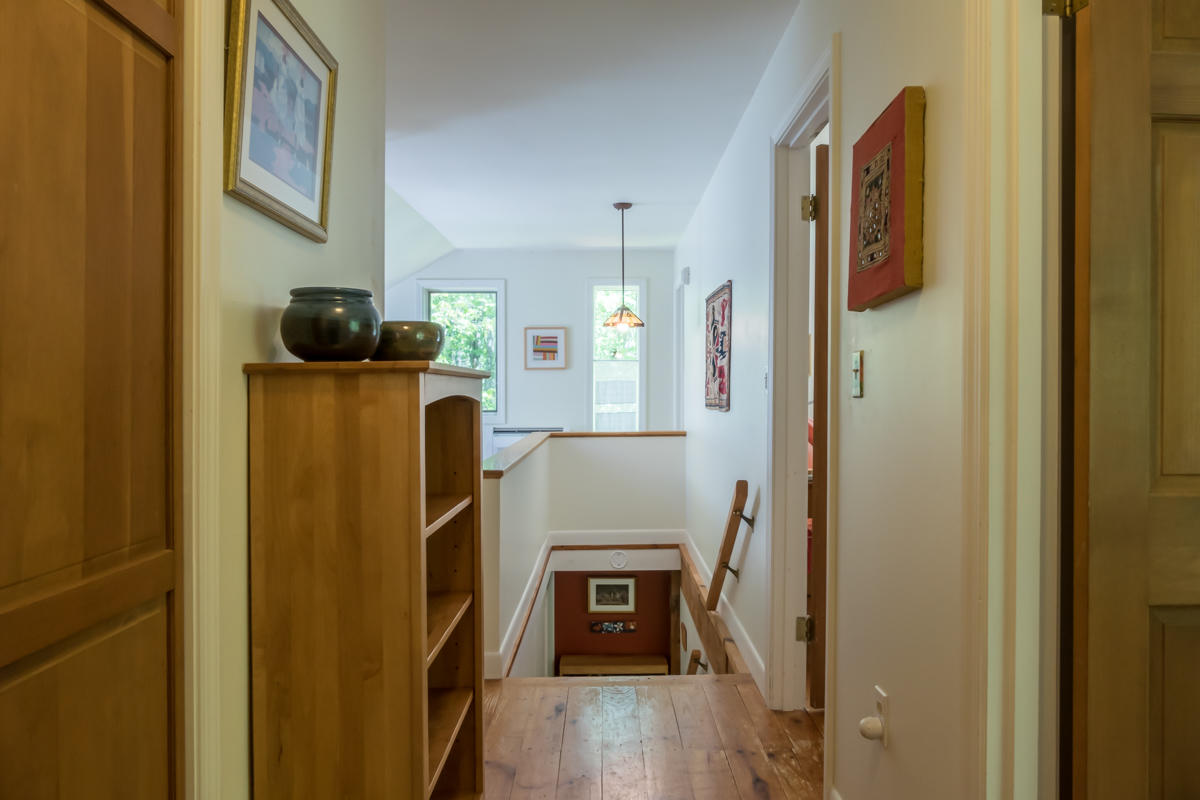77 Quaker Meeting House Road Durham, ME 04222 - Photo 20 of 43 25-Upstairs Hallway2