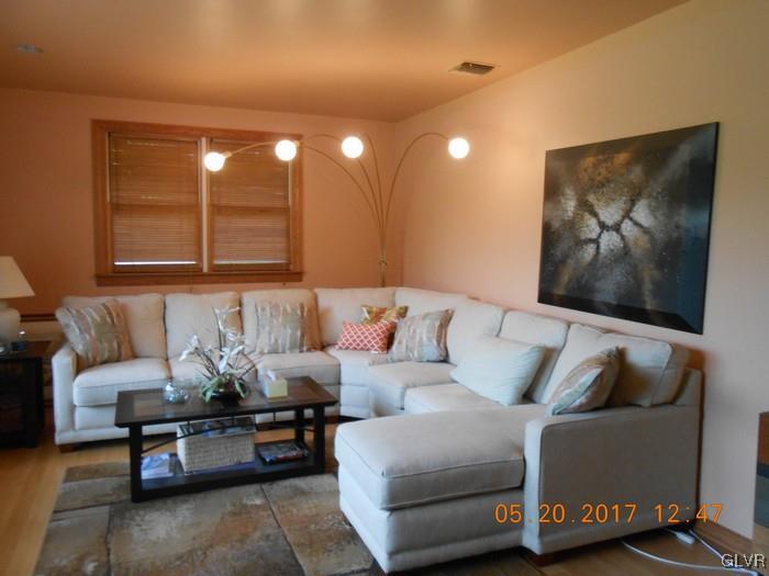 2340 Stoney Ridge Road Palmerton, PA 18071 - Photo 3 of 20 Living Room