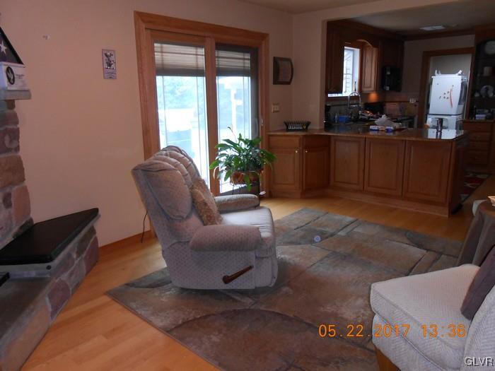 2340 Stoney Ridge Road Palmerton, PA 18071 - Photo 9 of 20 Family room