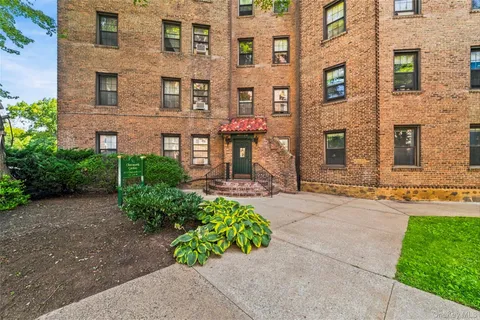 $319,500 | 14 North Chatsworth Avenue, Unit 1K, Larchmont, NY 10538