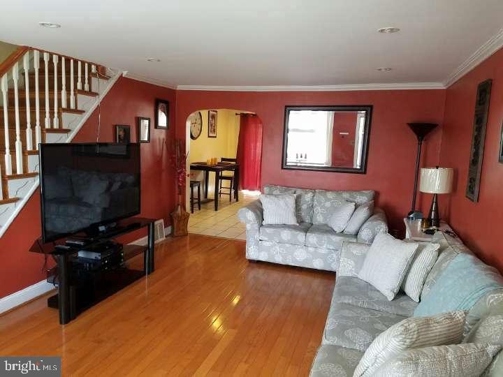 1348 Pennington Road Philadelphia, PA 19151 - Photo 3 of 13 Living room w/bay window