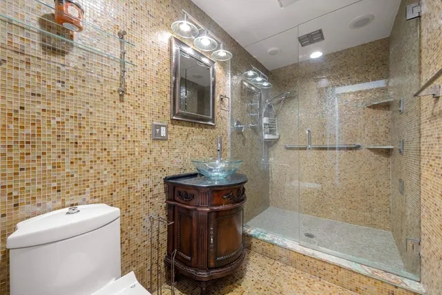 a bathroom with a toilet and a shower