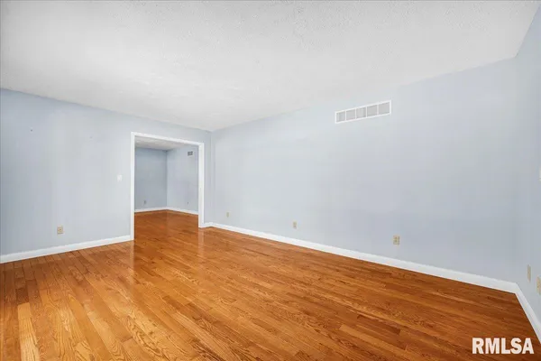 $675,000 | 17215 Mangold Road, Edelstein, IL 61526