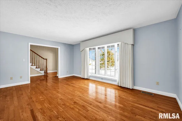 $675,000 | 17215 Mangold Road, Edelstein, IL 61526