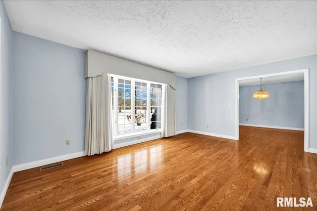 $719,000 | 17215 Mangold Road, Edelstein, IL 61526