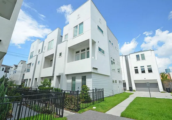 $2,700 | 2713 Clay Street, Houston, TX 77003