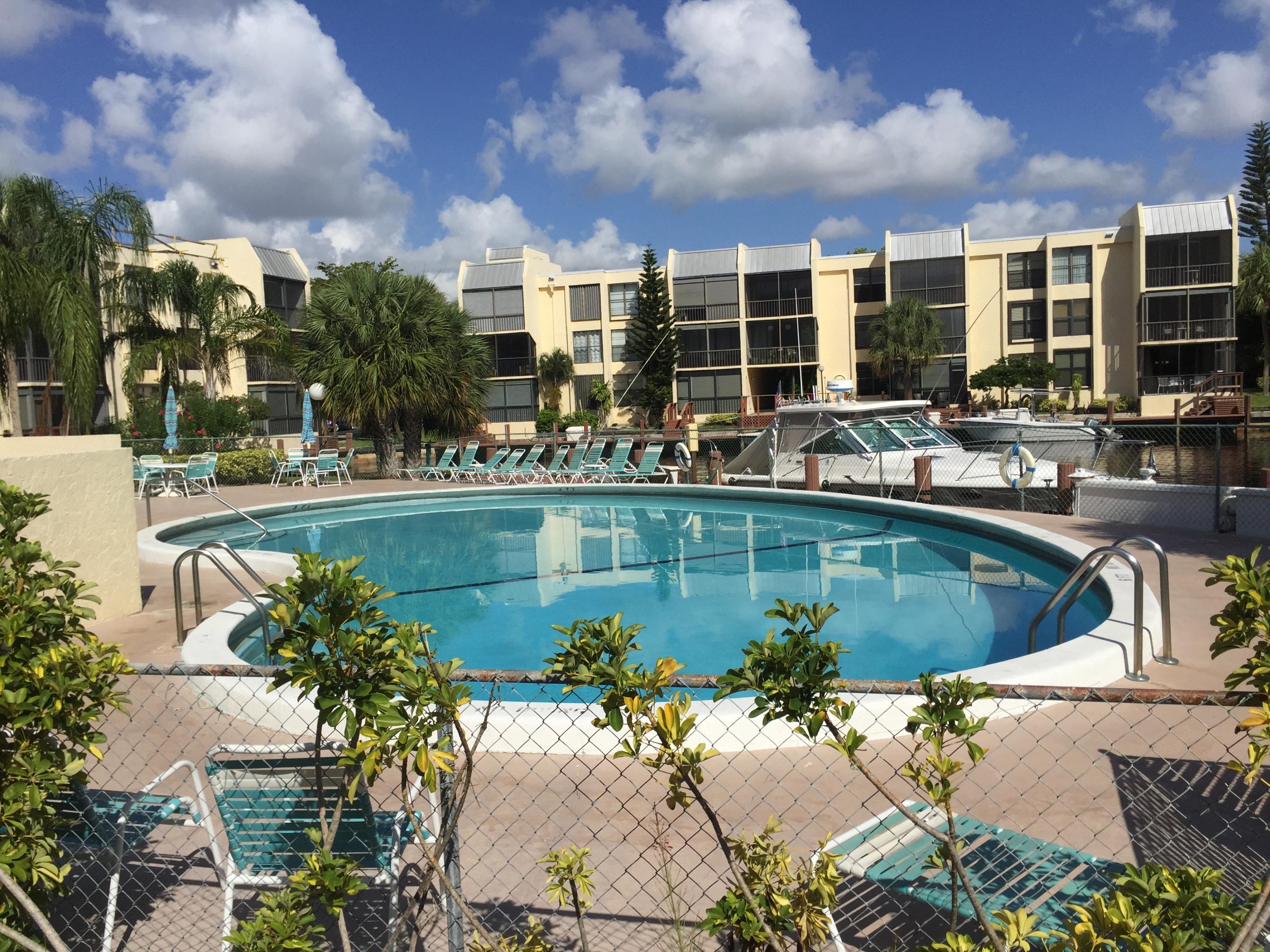 12 Royal Palm Way, Unit 504 Boca Raton, FL 33432 - Photo 19 of 21 Pool