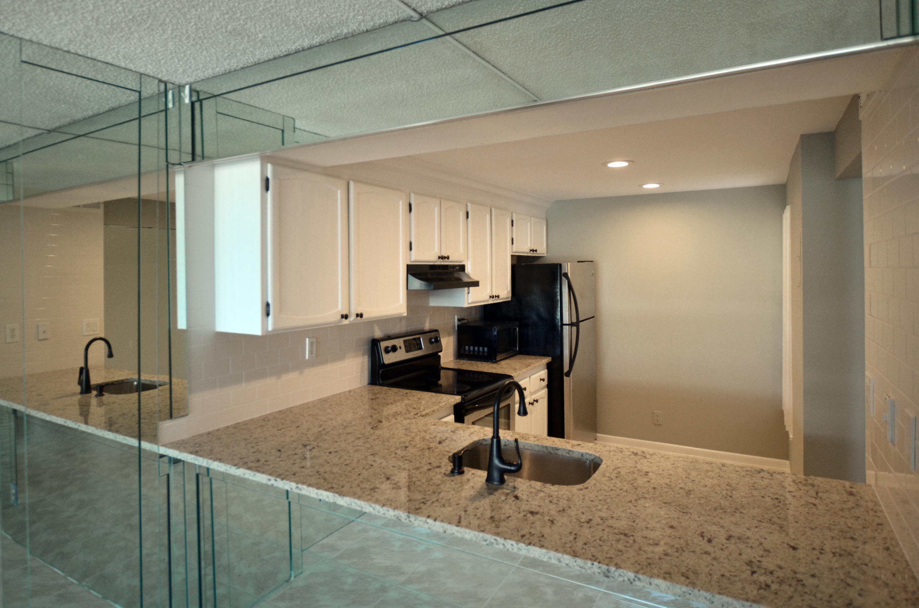 12 Royal Palm Way, Unit 504 Boca Raton, FL 33432 - Photo 6 of 21 Kitchen