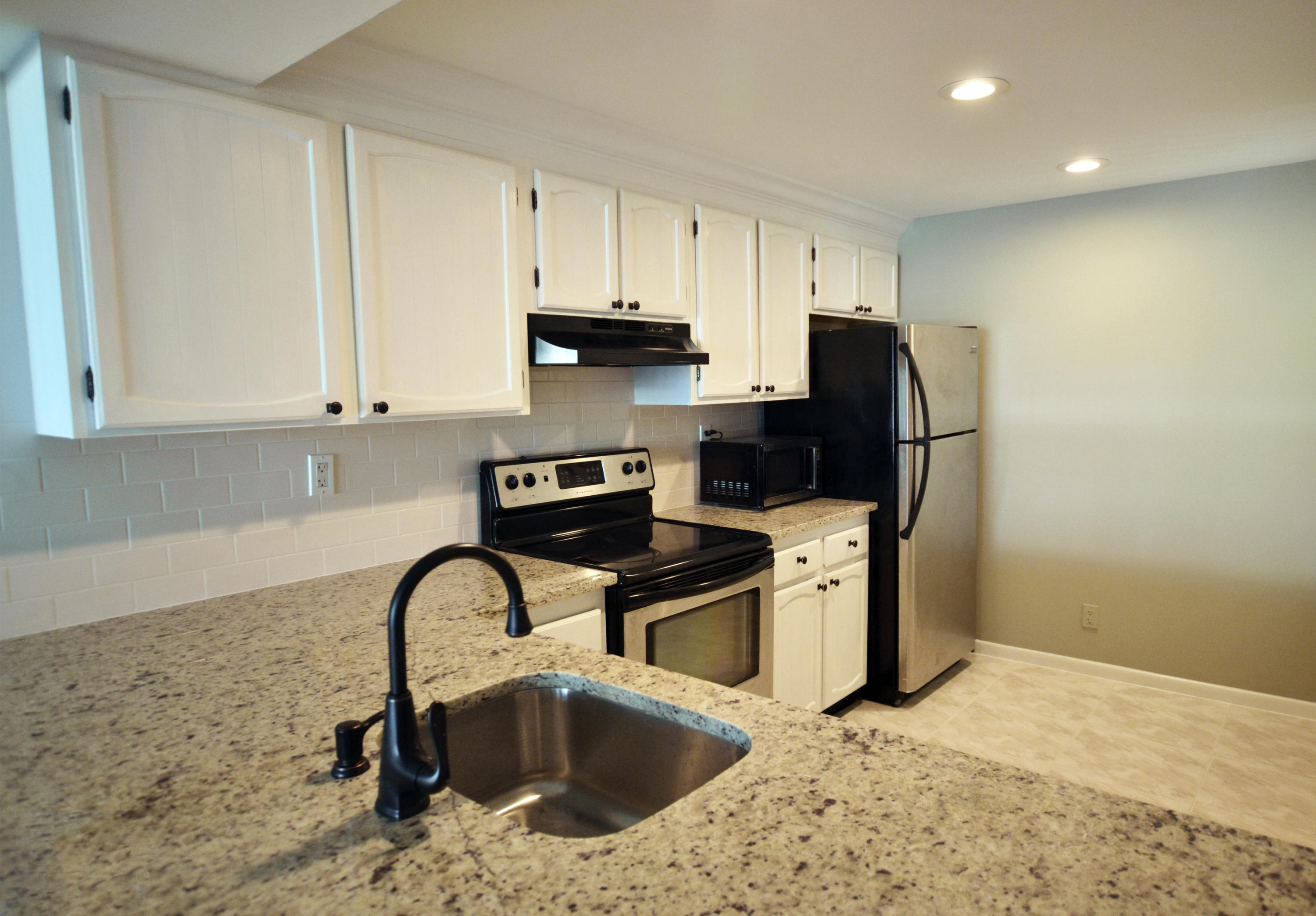 12 Royal Palm Way, Unit 504 Boca Raton, FL 33432 - Photo 8 of 21 Kitchen