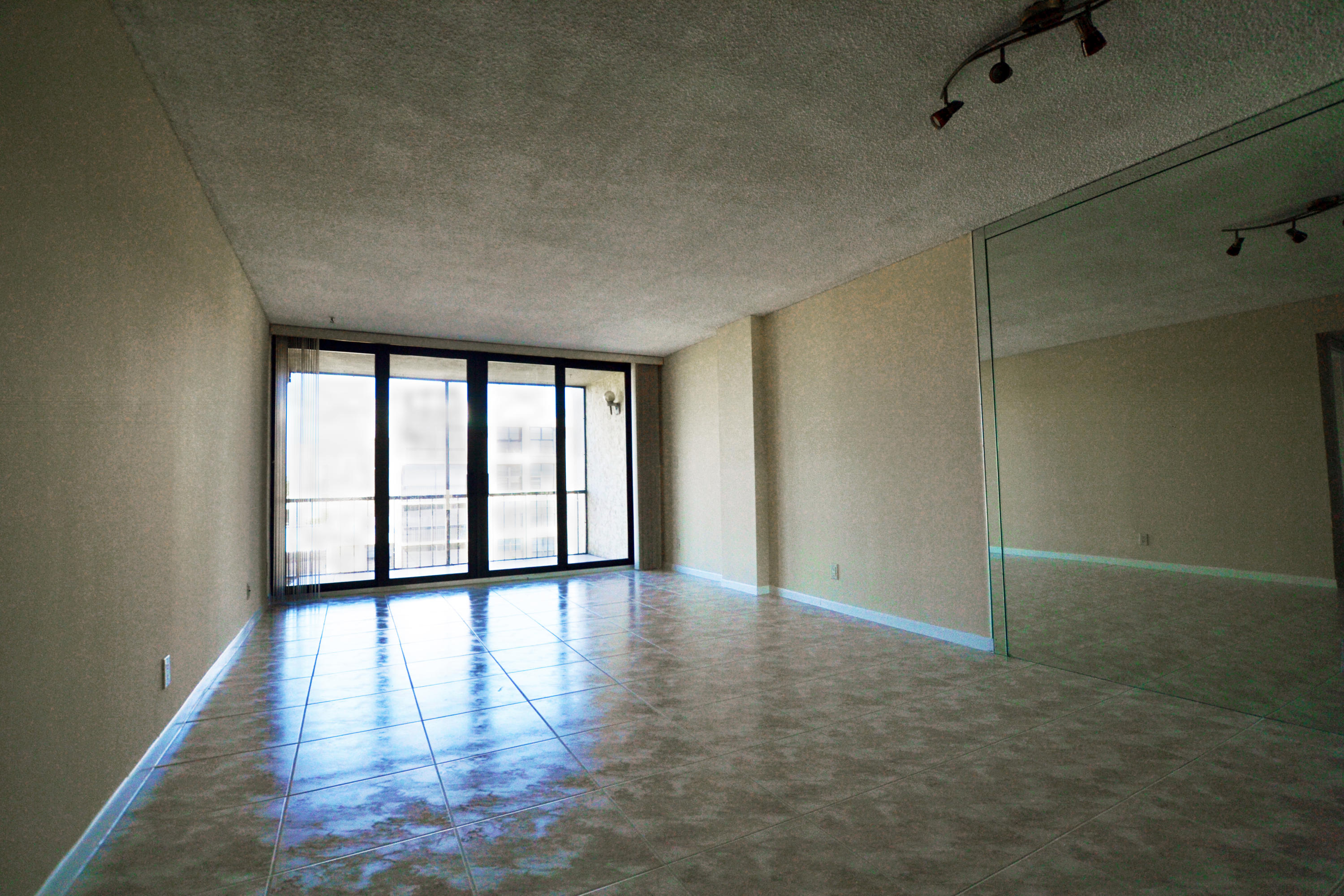 12 Royal Palm Way, Unit 504 Boca Raton, FL 33432 - Photo 10 of 21 Living/dining room